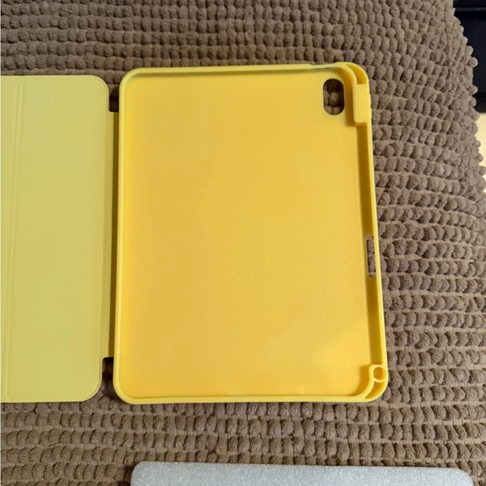 Slightly Used 10th or 11th Generation APPLE IPAD Cover